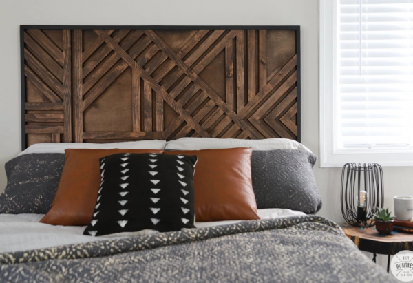 Kepala Tempat Tidur Berbentuk Geometris